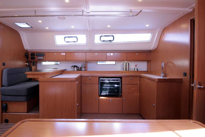 Book yachts online - sailboat - Bavaria Cruiser 51 - Firewall - rent