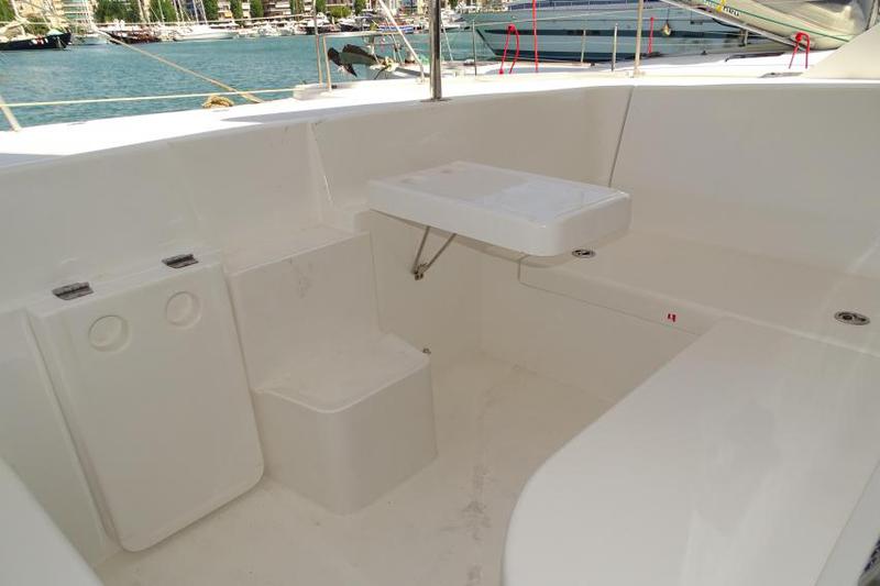 Book yachts online - catamaran - Leopard 44 - La Luna (Radazul) - rent