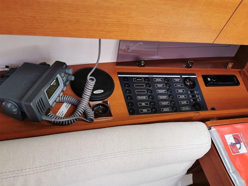 Book yachts online - sailboat - Dufour 350 GL - Sinica - rent