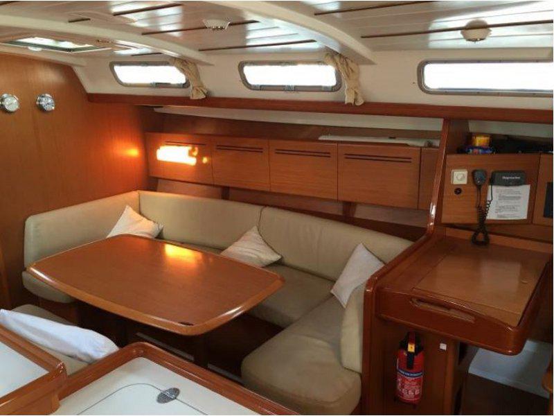 Book yachts online - sailboat - BENETEAU Cyclades 50.5 2009-10 REFIT 2019 - EMERALD  Cp - rent