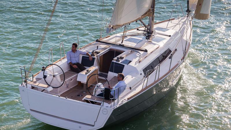 Book yachts online - sailboat - Dufour 382 GL - Regor - rent