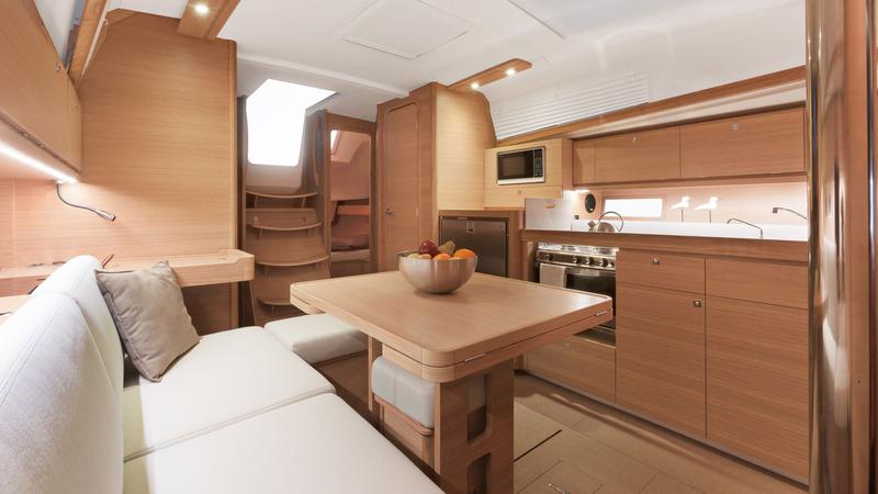 Book yachts online - sailboat - Dufour 382 GL - Regor - rent