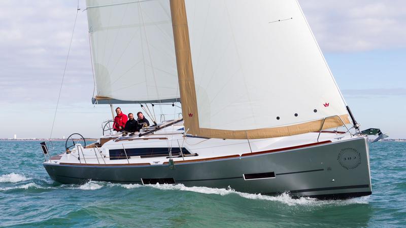 Book yachts online - sailboat - Dufour 382 GL - Regor - rent