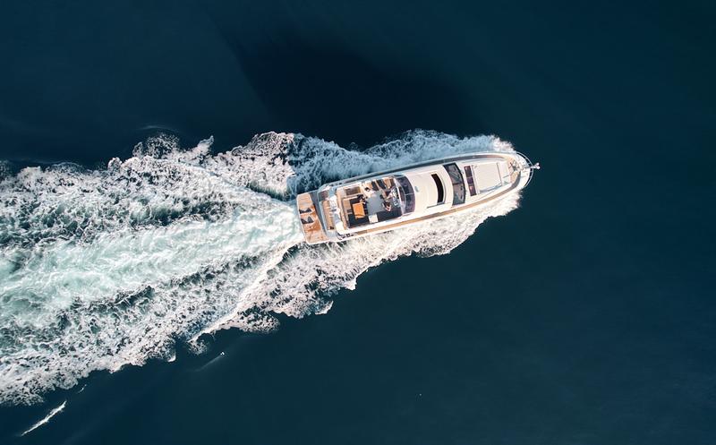 Book yachts online - motorboat - Prestige 680 S - Smeralda Blu - rent