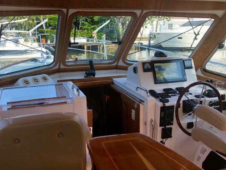 Book yachts online - motorboat - Sabre 34 Hard Top Express - Susan - rent