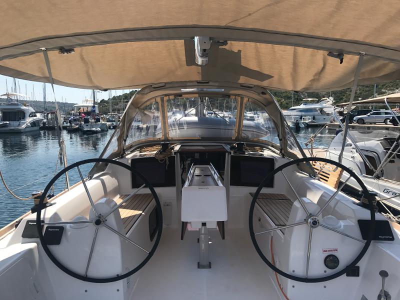 Book yachts online - sailboat - Dufour 310 Grand Large - MIO 2018 - rent