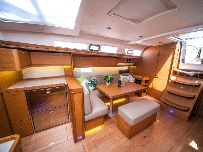 Book yachts online - sailboat - Dufour 460 Grand Large - MALIN OV 2018+AC+G - rent