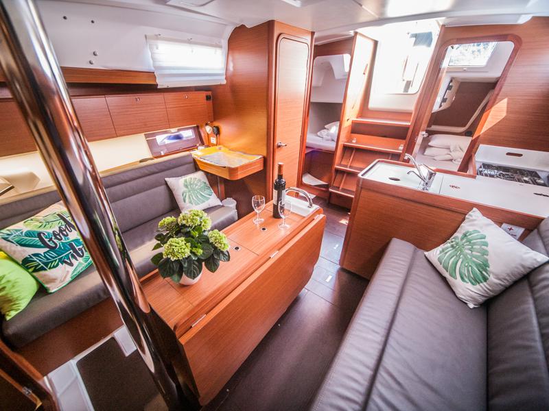 Book yachts online - sailboat - Dufour 350 Grand Large - RONJA 2017 - rent