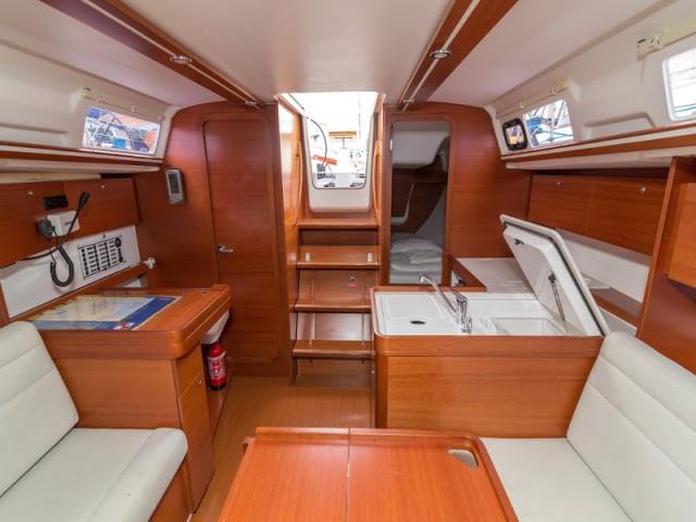 Book yachts online - sailboat - Dufour 335 Grand Large - PIPPI +new sails 2018 - rent