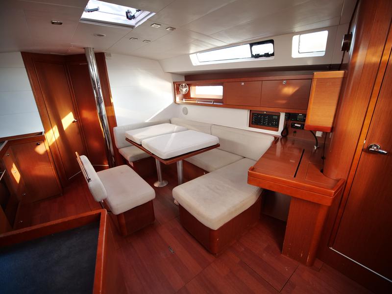 Book yachts online - sailboat - Oceanis 45 - Bella - rent