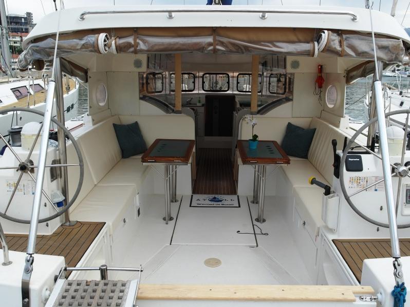 Book yachts online - sailboat - Dufour Atoll 6 - Nephele - rent