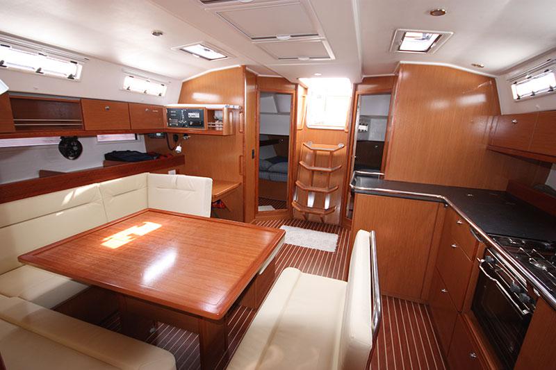 Book yachts online - sailboat - Bavaria Cruiser 45 - Alma - rent