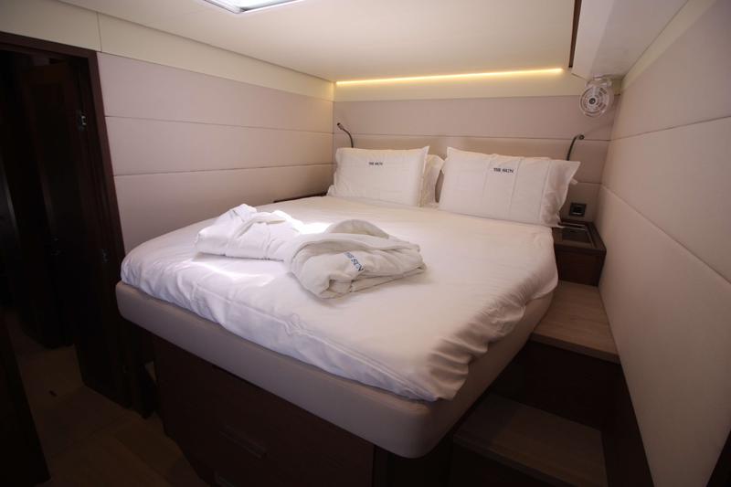 Book yachts online - catamaran - Lagoon 620 (10+3) - The Sun (GND)  (5 cab + 3 crew) (AC, WM, Generator, Inverter, Tender Lift) - rent