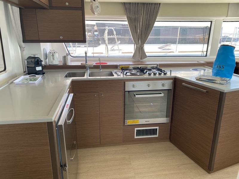 Book yachts online - catamaran - Lagoon 52F (5 cab) - Orsa Maggiore (AC, WM, Generator, Inverter, Tender Lift) - rent