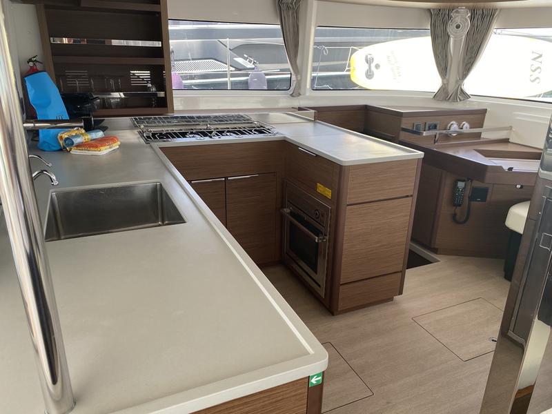 Book yachts online - catamaran - Lagoon 46 - Blue Alma (A/C, WM, Generator, Inverter 12/220V) - rent