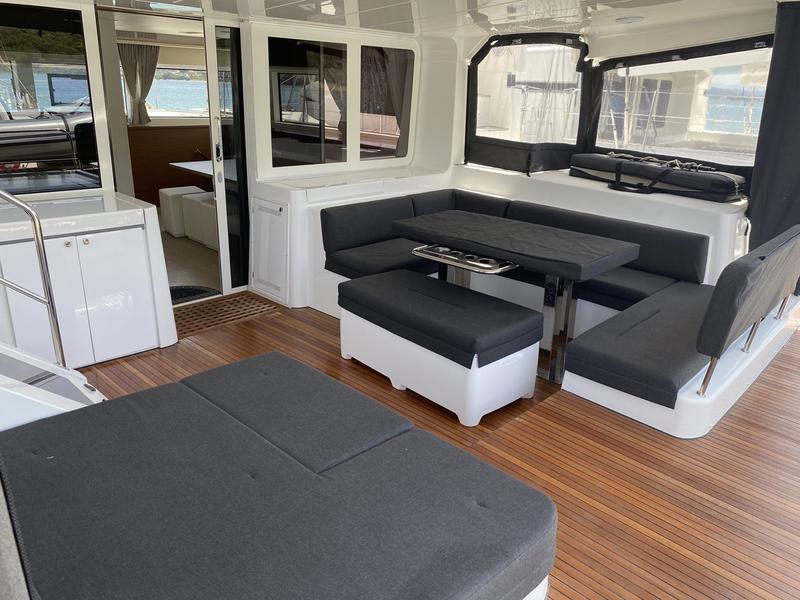 Book yachts online - catamaran - Lagoon 52F (5 cab) - Naka (GND) - rent
