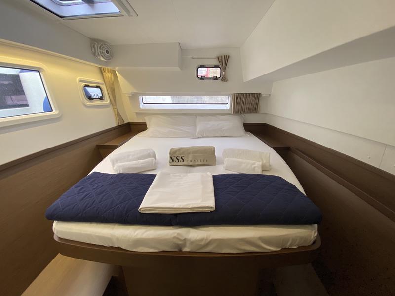Book yachts online - catamaran - Lagoon 42 - Blue Eyes (WM, Inverter, Fans) - rent