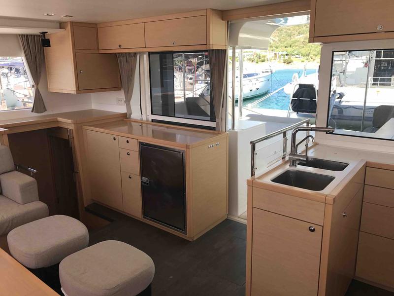Book yachts online - catamaran - Lagoon 450F - Dugongo (Solar Panels, WM) - rent
