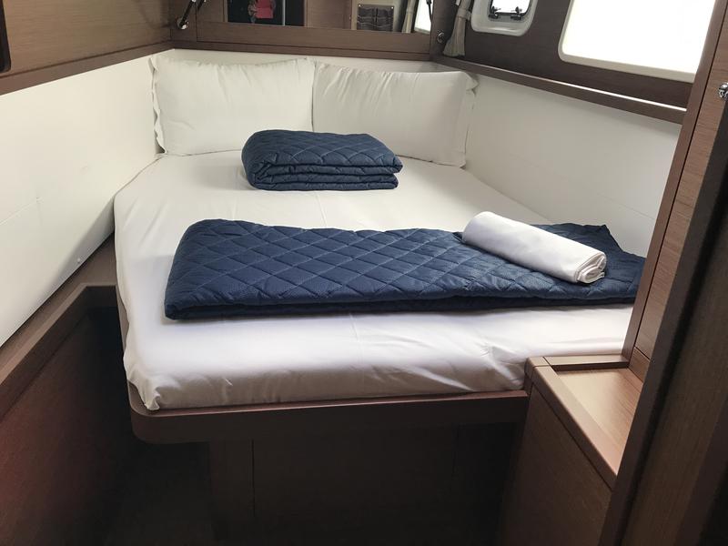 Book yachts online - catamaran - Lagoon 450F - Rigel Kentaurus (A/C, WM, Generator, Inverter) - rent