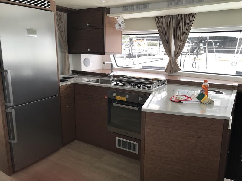 Book yachts online - catamaran - Lagoon 52F - 6 cab - Dugongo II (PTP)(6 cab + 1 crew) (A/C, WM, Generator, Inverter, Tender Lift) - rent