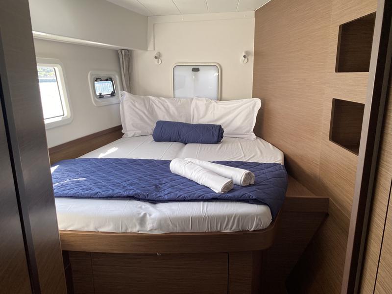 Book yachts online - catamaran - Lagoon 42 - Diadema (A/C, WM, Generator, Inverter) - rent