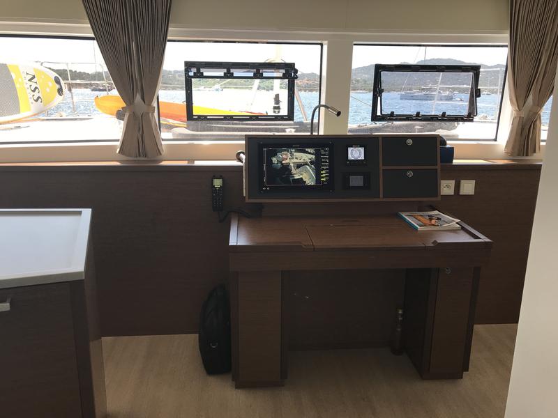 Book yachts online - catamaran - Lagoon 52F (5 cab) - Big Mama (AC, WM, Generator, Inverter, Tender Lift) - rent