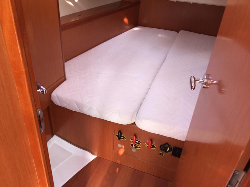 Book yachts online - sailboat - Oceanis 43 - Little Mermaid - rent
