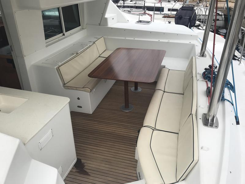 Book yachts online - catamaran - Lagoon 440 - Isis (Generator) - rent