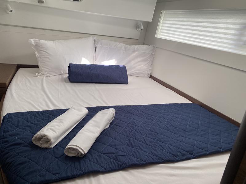Book yachts online - catamaran - Lagoon 40 - Koralia - rent