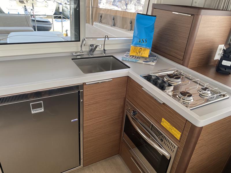 Book yachts online - catamaran - Lagoon 40 - Koralia - rent