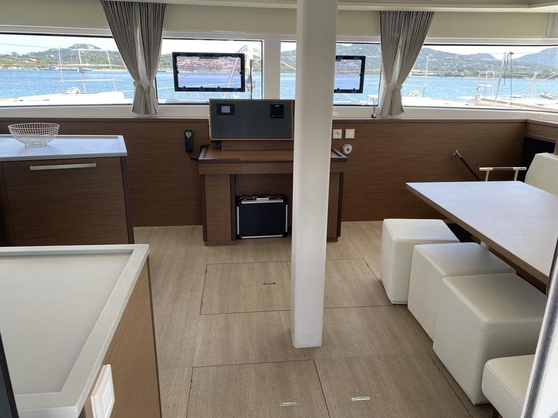 Book yachts online - catamaran - Lagoon 52F (5 cab) - Naka (SXM) - rent