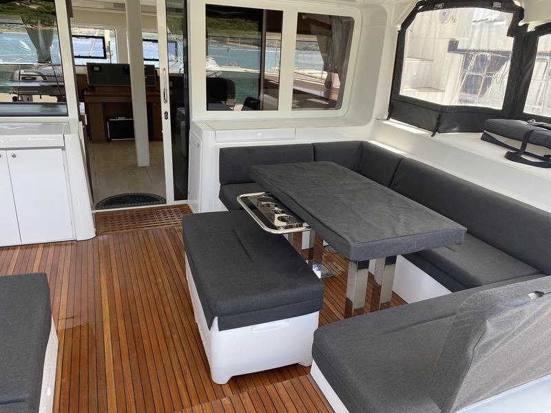 Book yachts online - catamaran - Lagoon 52F (5 cab) - Naka (SXM) - rent