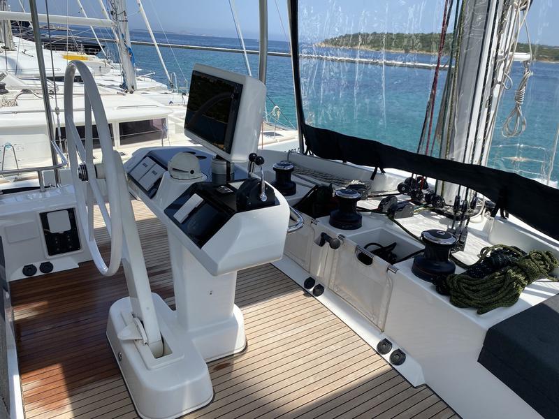 Book yachts online - catamaran - Lagoon 52F (5 cab) - Naka (MAR) - rent