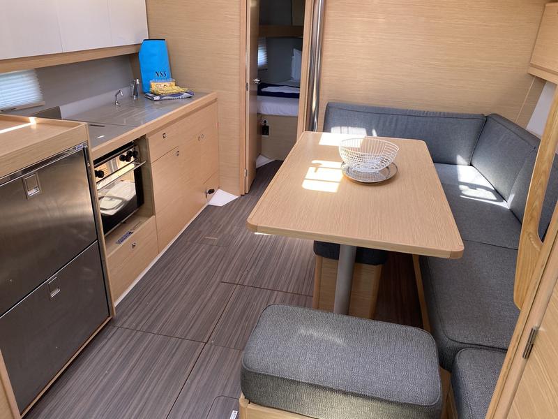 Book yachts online - sailboat - Dufour 390 Grand Large - Musica - rent