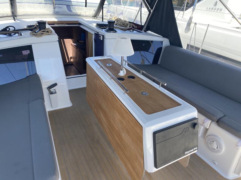 Book yachts online - sailboat - Dufour 430 Grand Large - Pavo - rent