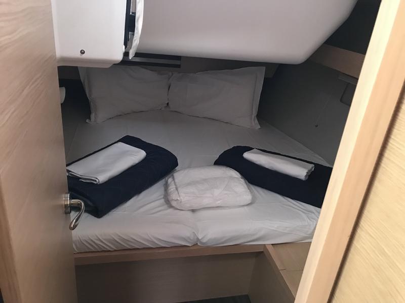 Book yachts online - sailboat - Dufour 430 Grand Large - Pavo - rent