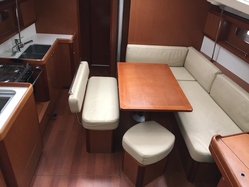 Book yachts online - sailboat - Oceanis 43 - Silly Shark (GND) - rent