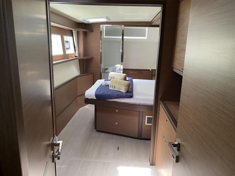 Book yachts online - catamaran - Lagoon 52F (5 cab) - NAKA (ANU) - rent