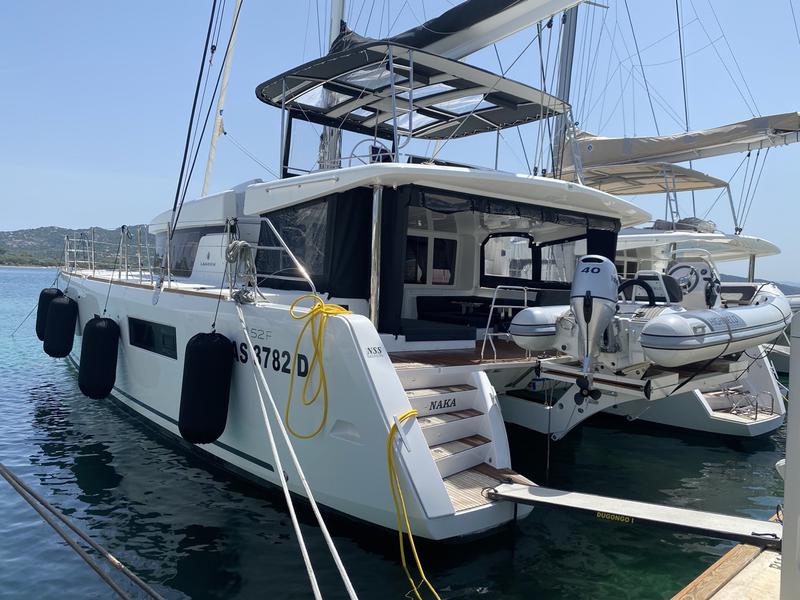 Book yachts online - catamaran - Lagoon 52F (5 cab) - NAKA (ANU) - rent