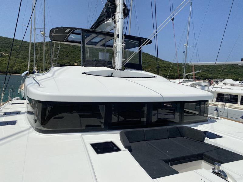 Book yachts online - catamaran - Lagoon 52F (5 cab) - NAKA (ANU) - rent