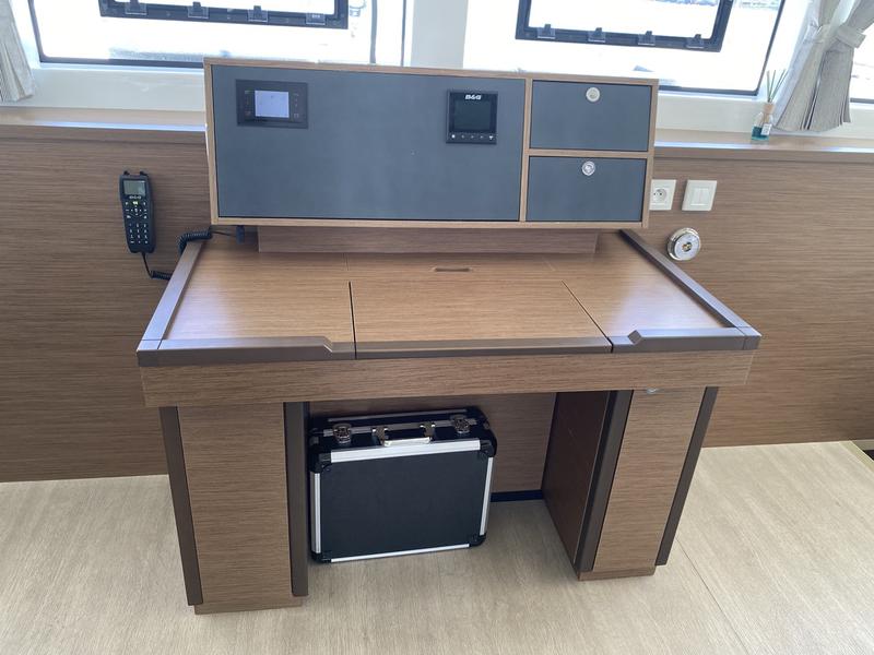 Book yachts online - catamaran - Lagoon 52F (5 cab) - Naka (PTP)  - rent