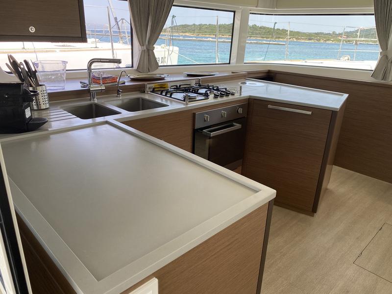 Book yachts online - catamaran - Lagoon 52F (5 cab) - Naka (PTP)  - rent