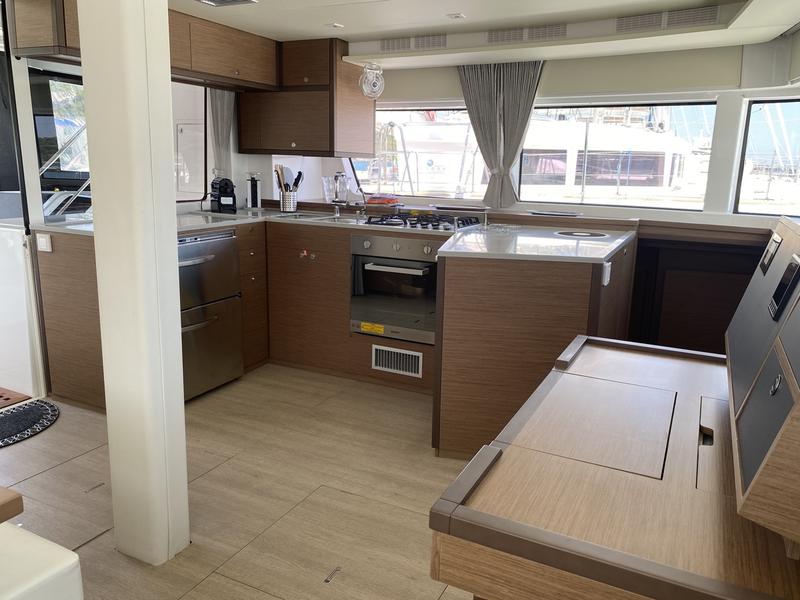 Book yachts online - catamaran - Lagoon 52F (5 cab) - Naka (PTP)  - rent