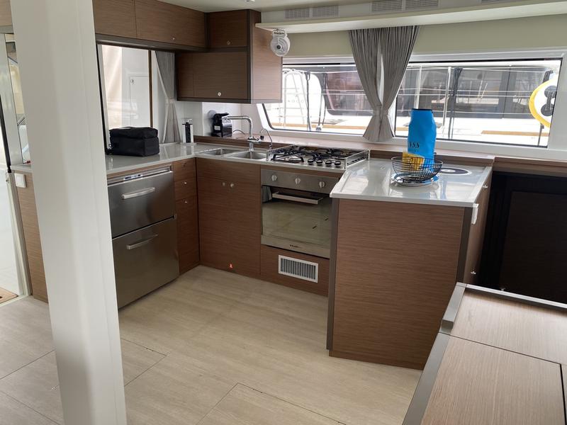 Book yachts online - catamaran - Lagoon 52F (5 cab) - Big Daddy - rent