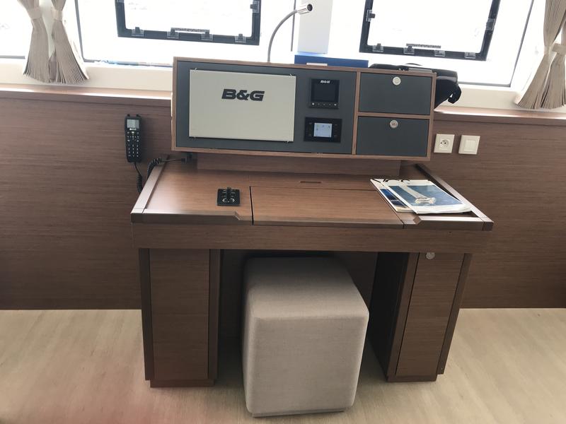 Book yachts online - catamaran - Lagoon 52F - 6 cab - Dugongo II (SXM) (6 cab + 1 crew) (A/C, WM, Generator, Inverter, Tender Lift) - rent