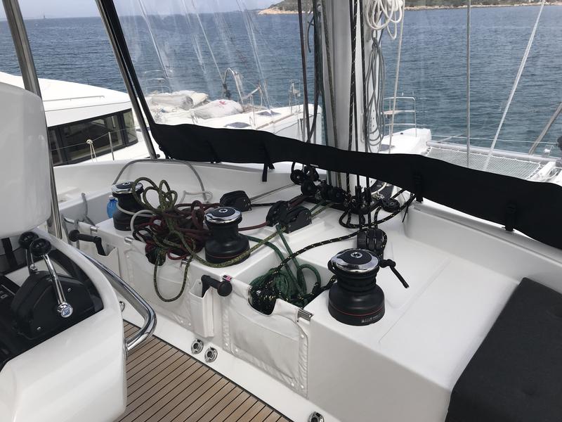 Book yachts online - catamaran - Lagoon 52F - 6 cab - Dugongo II (SXM) (6 cab + 1 crew) (A/C, WM, Generator, Inverter, Tender Lift) - rent