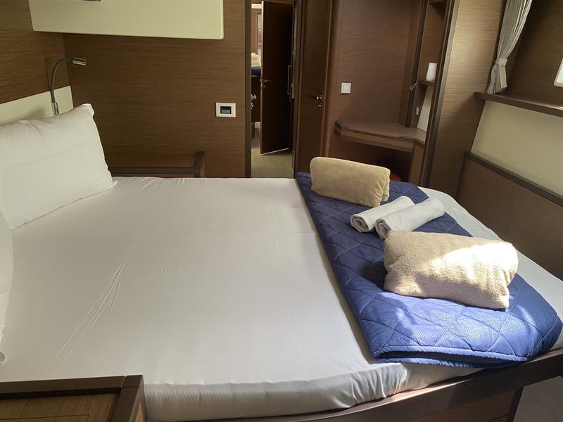Book yachts online - catamaran - Lagoon 52F (5 cab) - Naka (TOR) - rent