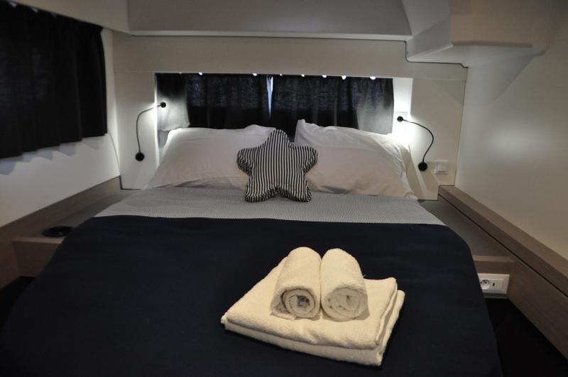 Book yachts online - catamaran - Astréa 42 - Nancy - rent