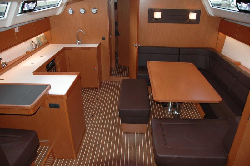 Book yachts online - sailboat - Bavaria Cruiser 51 - Astra - rent