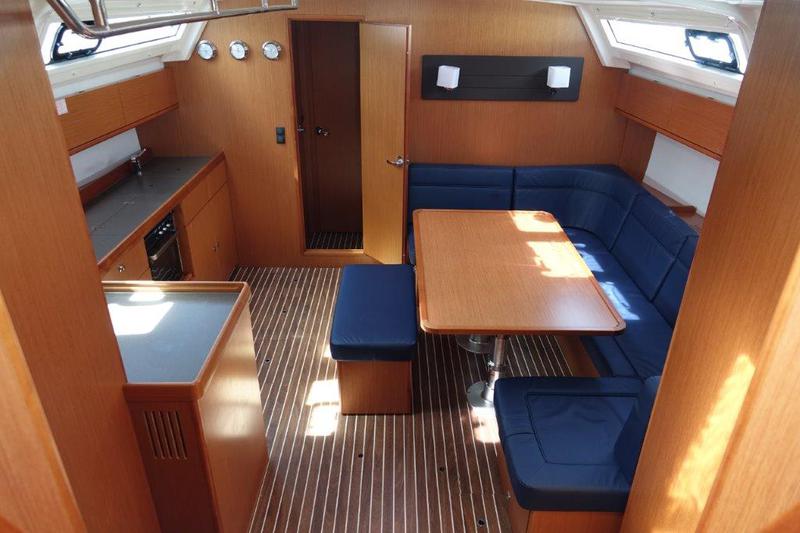 Book yachts online - sailboat - Bavaria Cruiser 46 - Dione - rent